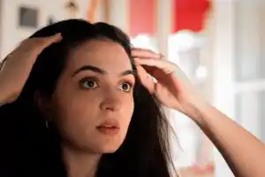 Queda de cabelo por estresse: como identificar os sinais e tratar o problema?