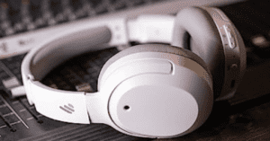 Fone de ouvido com cancelamento de ruído Edifier w820nb